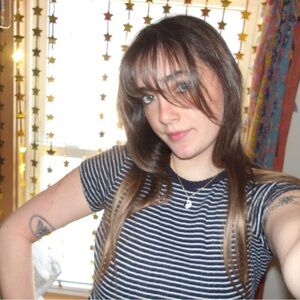 Meet your Posher, Larissa